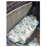 TOTE WITH CUSHIONS