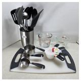 UTENSILS & CUTTING BOARD