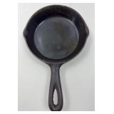 FAVORITE PIQUA WARE NUMBER 2 CAST IRON SKILLET