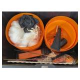 HALLOWEEN SIGN & PLASTIC TRICK OR TREAT BOWLS
