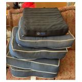 (4) SEAT CUSHIONS & GEL CUSHION