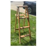 WOOD STEP LADDER 4 FOOT