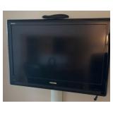 TOSHIBA 32 INCH TV W/ REMOTE MOUNT NOT INCLUDED