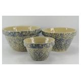 ROSEVILLE OHIO NESTING POTTERY BOWL SET