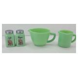 JADEITE GREEN (2) MEASURING CUPS, SHAKERS
