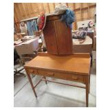 Wood Fold Out Vanity, 3) Ladies Hats Wood Fold Out Vanity, 3) Ladies Hats