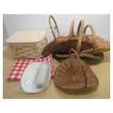 Picinic Basket With Dishwear, Harvesting Baskets