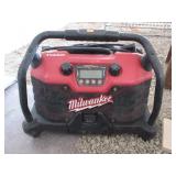 Milkaukee 12 V Job Site Radio
