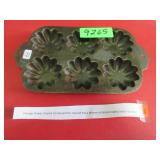 Flower Shaped Cornbread Pan