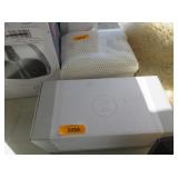 Weekender Gel Memory Foam Pillow, Rug Gripper