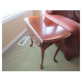 Drop Leaf Twist Top End Table