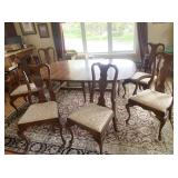 Beautiful Dining Room Table w/6 Hitchcock Chairs