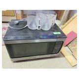 Emerson Microwave, Mugs, Green Plates