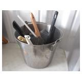 Bucket with Brushes