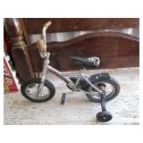 Little Kids Mongoose Bike With Training Wheels