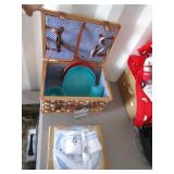 Split Wood Picnic Baskets With Plastic Dinner Sets