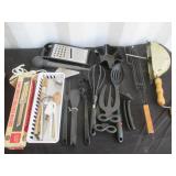 Electric Slicing Knife & Kitchen Utensils