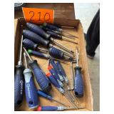 Tray of 17 screwdrivers by Kobalt