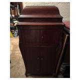 Mahogany Case Victor Victrola VVXVI Phonograph