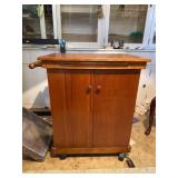 Petite Kitchen Island with Pull-Out Cutting Surfac