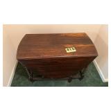 Drop leaf table 41in x 20in x 28in