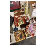 Aladdin lamp & table full