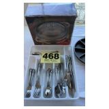 Lodge cornbread, silverware, serving pot