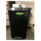 TRASH CAN