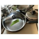 POTS+PANS LOT OF 12