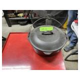 LODGE USA 10 1/4" #8 DUTCH OVEN