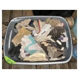 TUB OF GLOVES