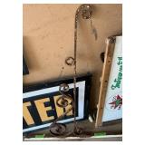 METAL SIGN HANGER