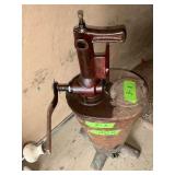 SMALL LUBSTER HAND CRANK OIL/GREASE PUMP