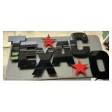 PLASTIC TEXACO LETTERS + 2 STARS LOT