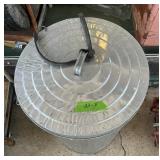 METAL 30GAL TRASH CAN W LID