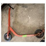 VINTAGE RED PUSH SCOOTER