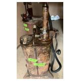 SMALL LUBSTER HAND CRANK OIL/GREASE PUMP