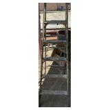 WOOD LADDER 5.5 FEET TALL