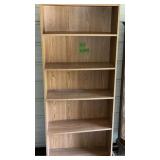 PRESSED WOOD BOOKSHELF WITH ADJUSTABLE SHELVES