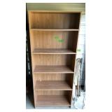 PRESSED WOOD BOOKSHELF WITH ADJUSTABLE SHELVES