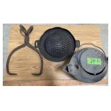 CAST IRON LARGE TEA POT/KETTLE, GRATE AND ICE TONG