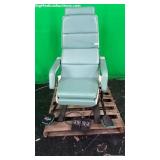 Midmark 413 Procedure Chair