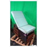 Midmark 104 Exam Table Midmark 104 Exam Table
