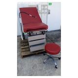 Ritter 104 Exam Table with Matching Rolling Stool Ritter 104 Exam Table with Matching Rolling Stool