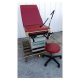 Midmark 404 Exam Table with Matching Rolling Stool Midmark 404 Exam Table with Matching Rolling Stool