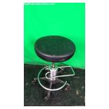 Reliance 5461 Touchless Surgical Stool Reliance 5461 Touchless Surgical Stool