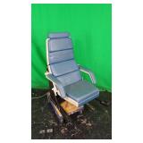 Midmark 413 Powered Exam Chair/Table Midmark 413 Powered Exam Chair/Table