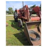 International Harvester 786 Tractor w/ 2350 Loader