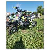 MotoTec Gas Dirt Bike Model X1 - Green/White