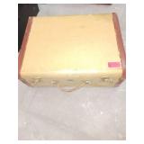 Picnic Case with Plastic Plates and Cutlery